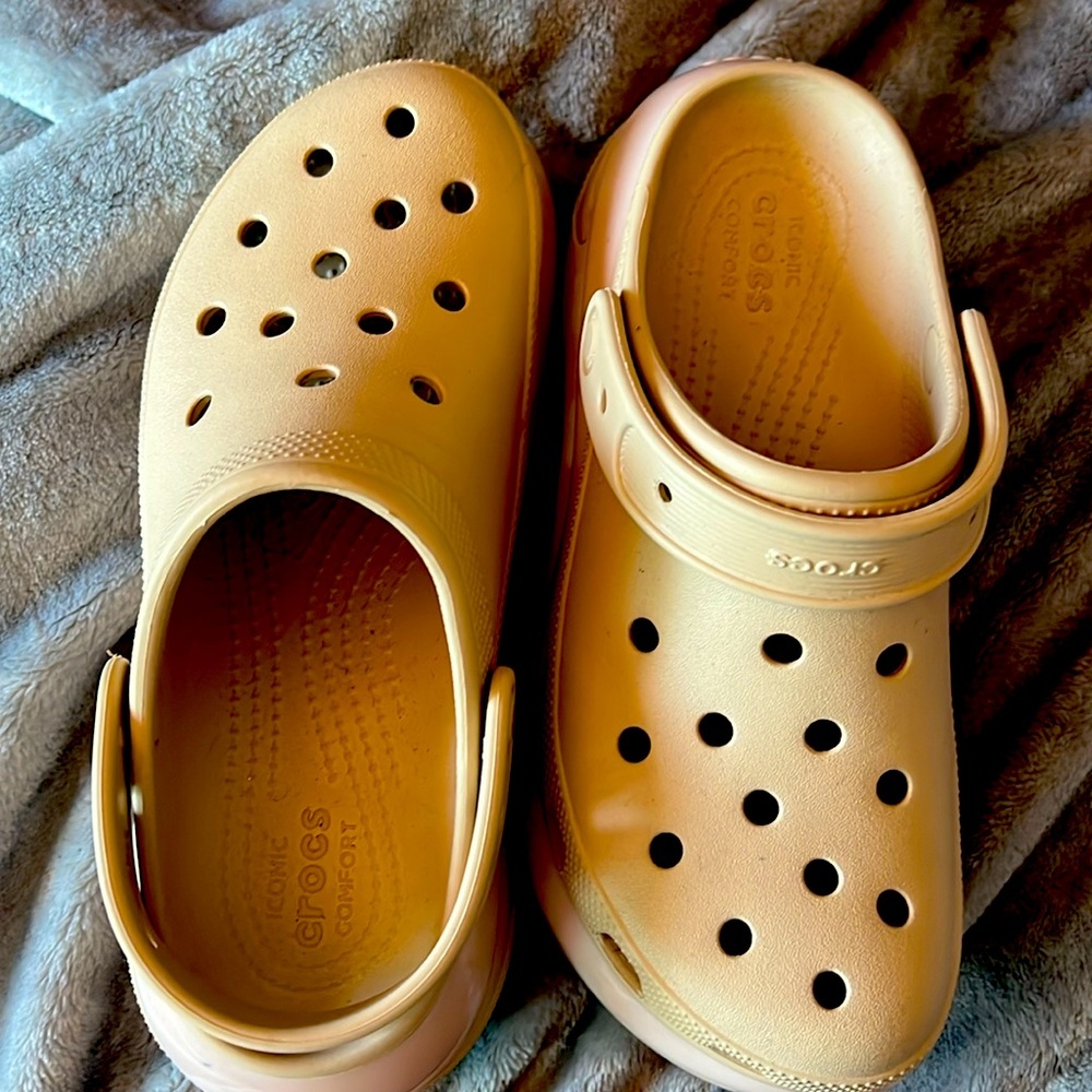 Chai Mega crush crocs